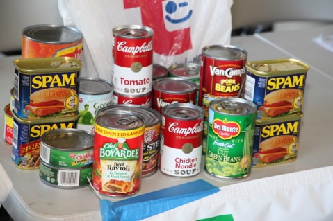 Pearlridge Rotarians lend a hand at Aiea High School Interact Food Drive
